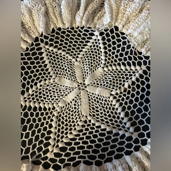 Handmade Crochet White Doily With Ruffled Border Decorative Home - Picture 2 of 6